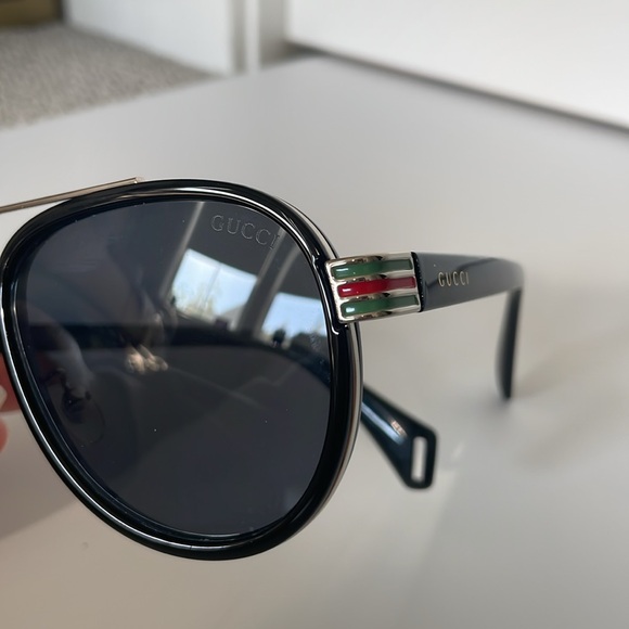 Gucci Aviator Polarized Sunglasses - Picture 3 of 5